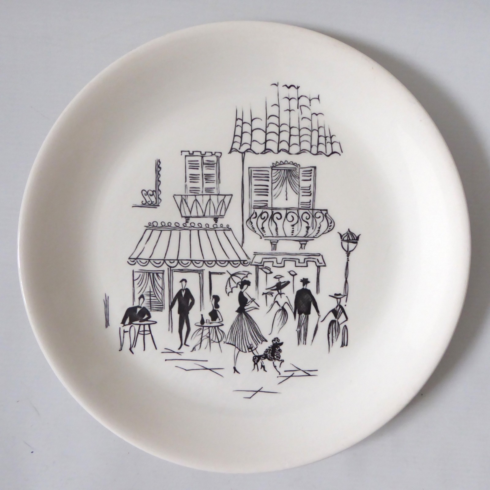 Alfred Meakin vintage 50s Parisienne dinner plate, 10". Round Paris cafe drawing