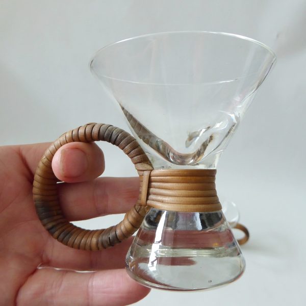 Carl Aubock? MCM raffia/rattan wrapped small bar glasses. Conical shot glass 60s - Image 11