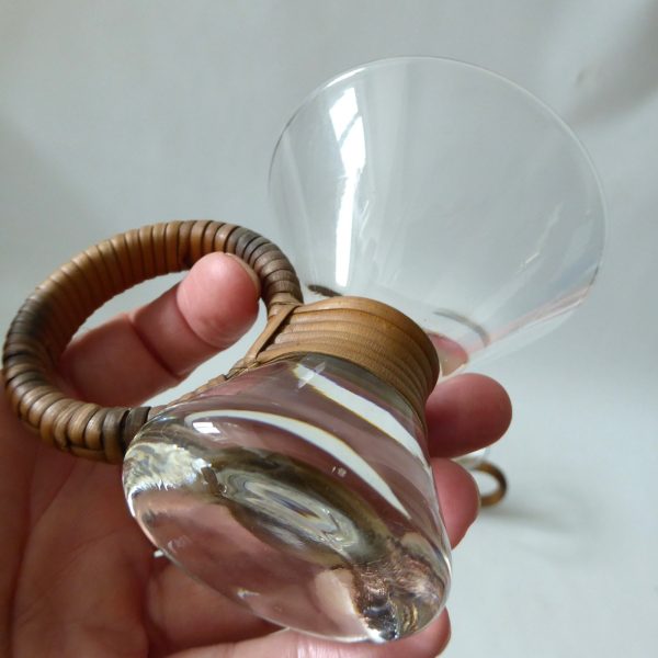 Carl Aubock? MCM raffia/rattan wrapped small bar glasses. Conical shot glass 60s - Image 12