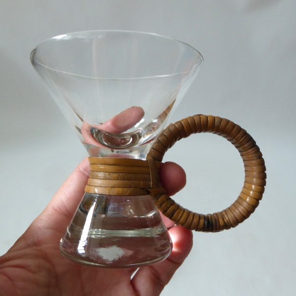 Carl Aubock? MCM raffia/rattan wrapped small bar glasses. Conical shot glass 60s - Image 14