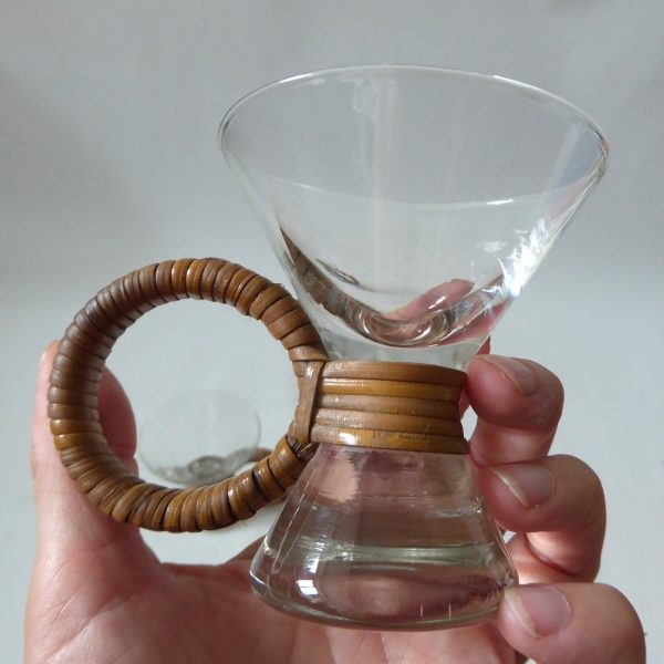 Carl Aubock? MCM raffia/rattan wrapped small bar glasses. Conical shot glass 60s - Image 16