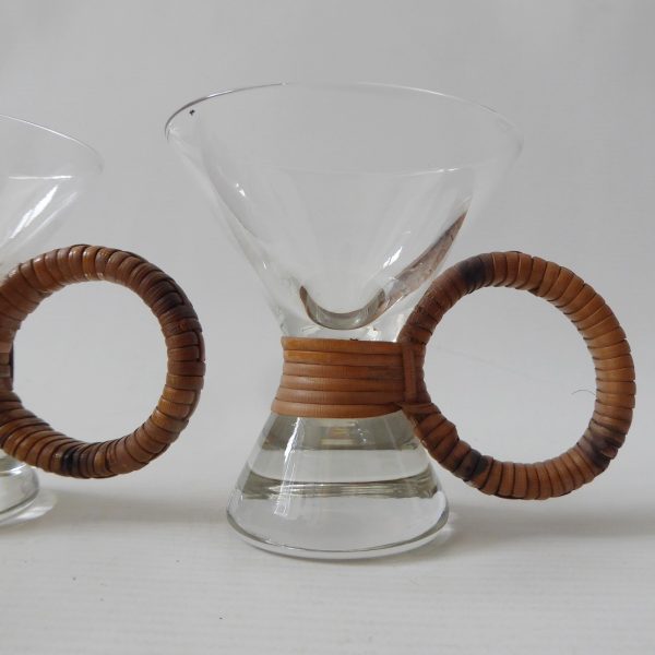 Carl Aubock? MCM raffia/rattan wrapped small bar glasses. Conical shot glass 60s - Image 5