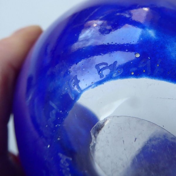 Fully signed vintage art glass handkerchief vase, Scandinavian blue handmade - Image 15
