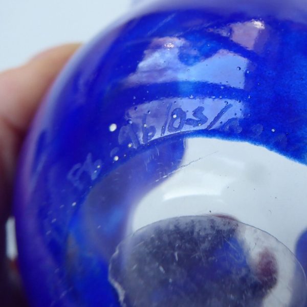 Fully signed vintage art glass handkerchief vase, Scandinavian blue handmade - Image 16