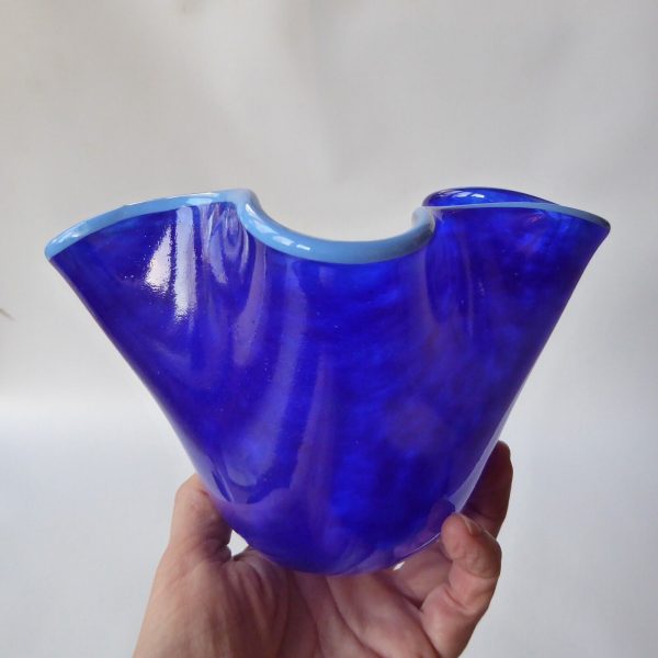 Fully signed vintage art glass handkerchief vase, Scandinavian blue handmade - Image 20