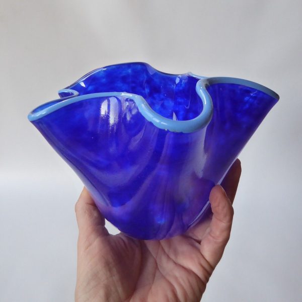 Fully signed vintage art glass handkerchief vase, Scandinavian blue handmade - Image 21