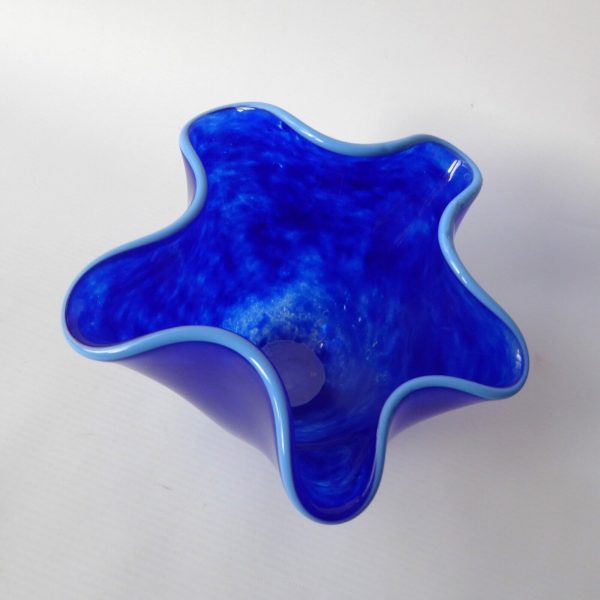 Fully signed vintage art glass handkerchief vase, Scandinavian blue handmade - Image 6