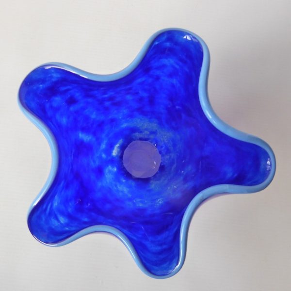 Fully signed vintage art glass handkerchief vase, Scandinavian blue handmade - Image 7
