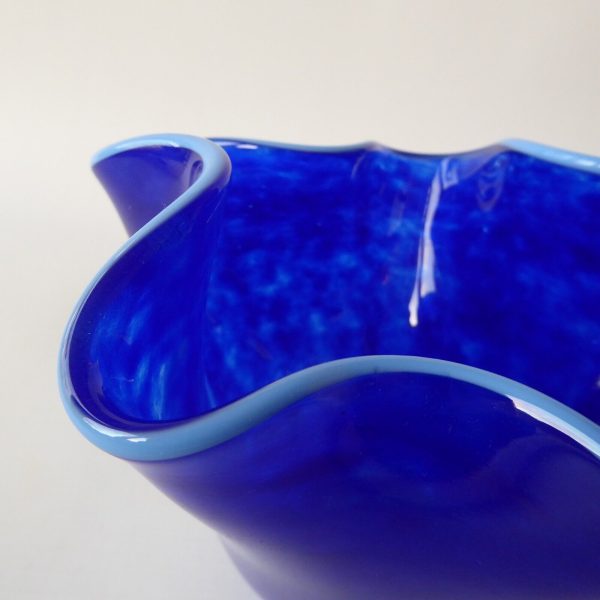 Fully signed vintage art glass handkerchief vase, Scandinavian blue handmade - Image 9