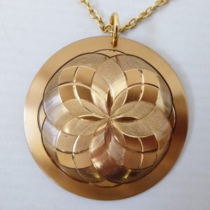 Gold-coloured steel disc vintage machine-cut pendant necklace, Modernist 1970s