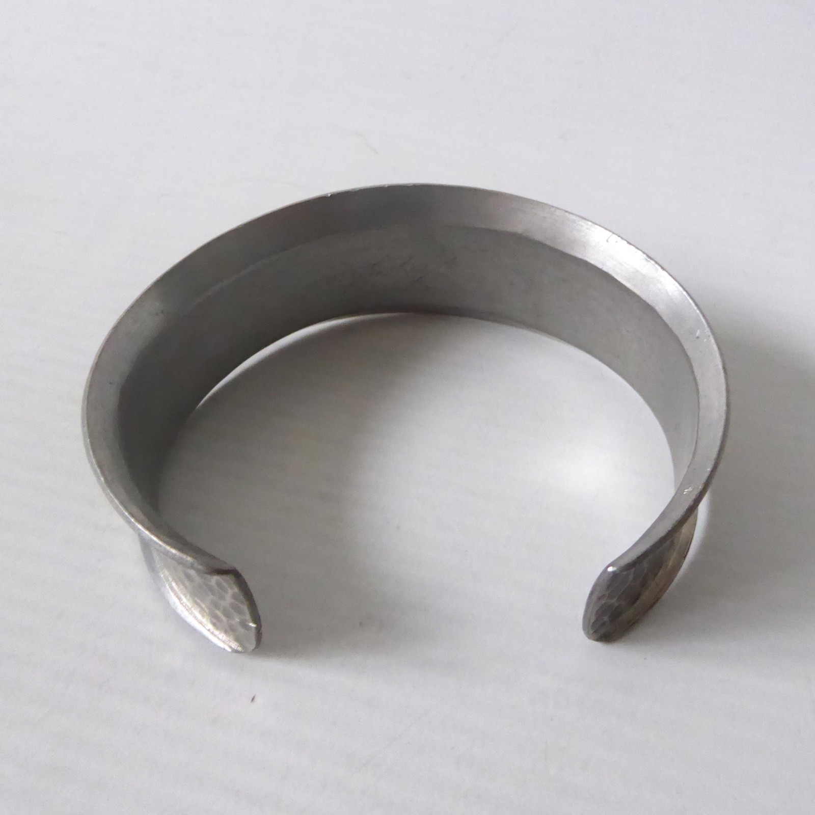 Hand signed Jorgen Jensen Danish vintage pewter hammered open bangle bracelet - Image 12