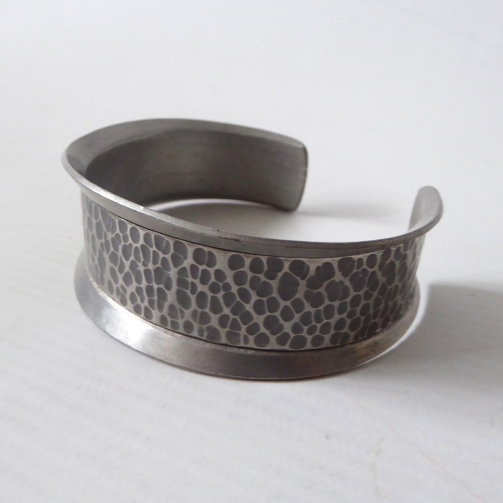 Hand signed Jorgen Jensen Danish vintage pewter hammered open bangle bracelet - Image 4