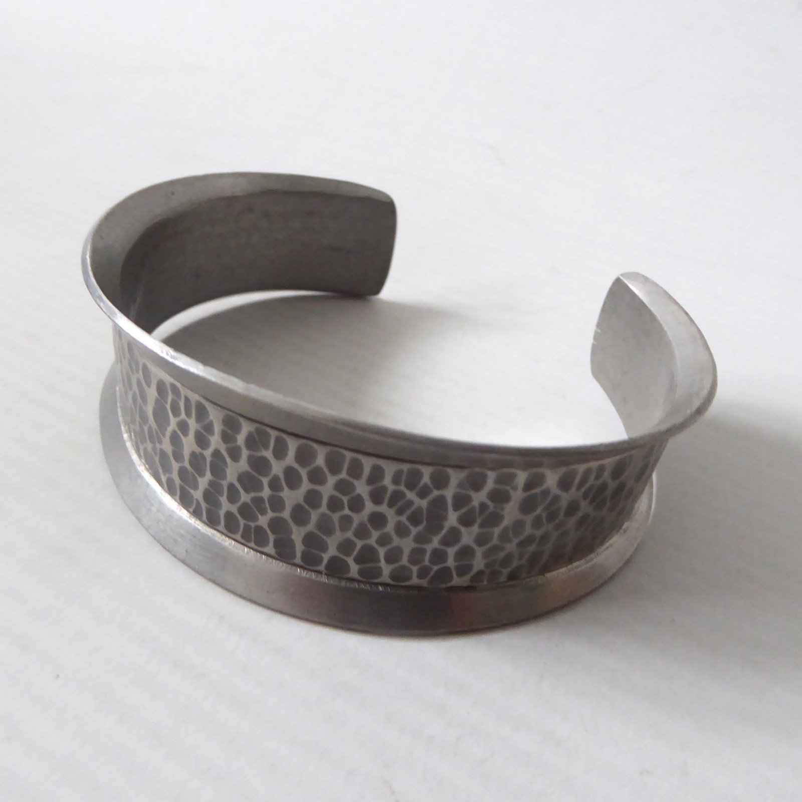 Hand signed Jorgen Jensen Danish vintage pewter hammered open bangle bracelet - Image 5