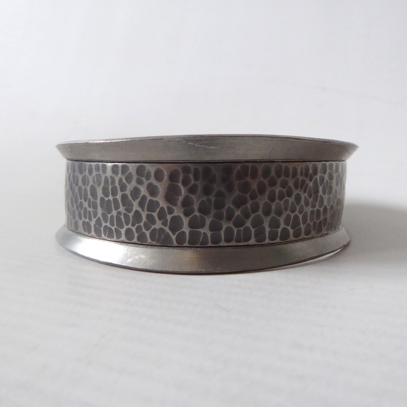 Hand signed Jorgen Jensen Danish vintage pewter hammered open bangle bracelet - Image 6