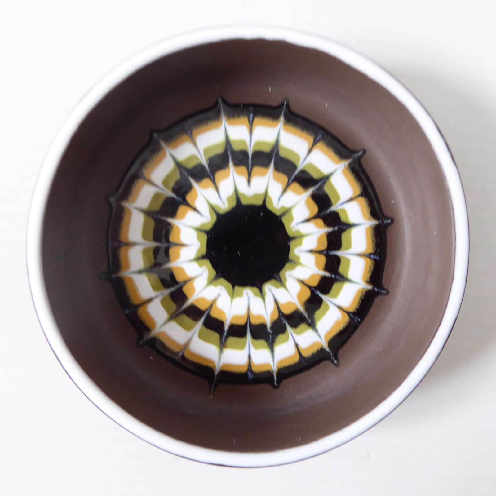 Hornsea Muramic Lancaster Vitramic ceramic pottery pin dish, 3.5" olive/yellow - Image 3