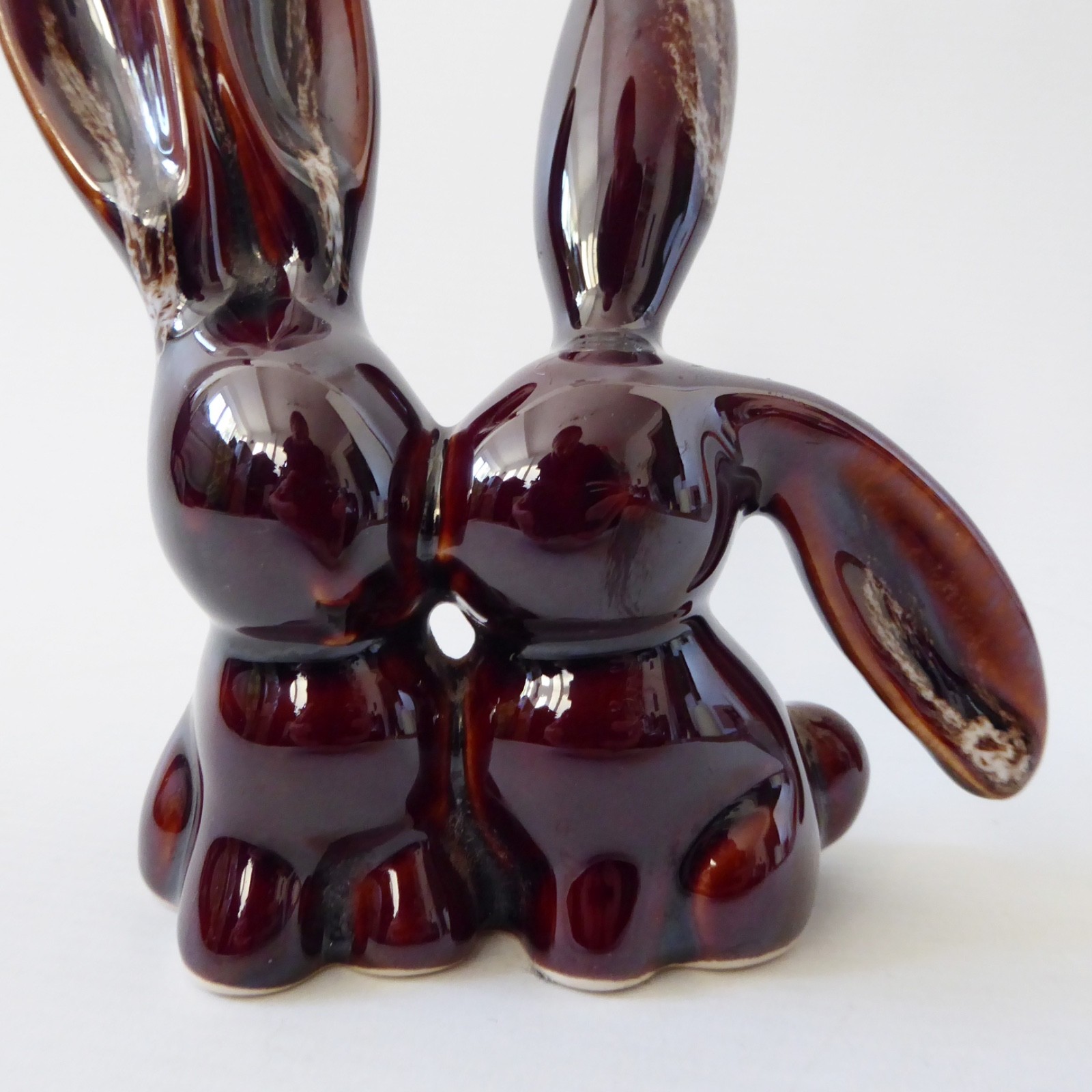 Kernewek Cornwall Kissing Bunnies rabbits figurine, vintage retro brown glaze - Image 2