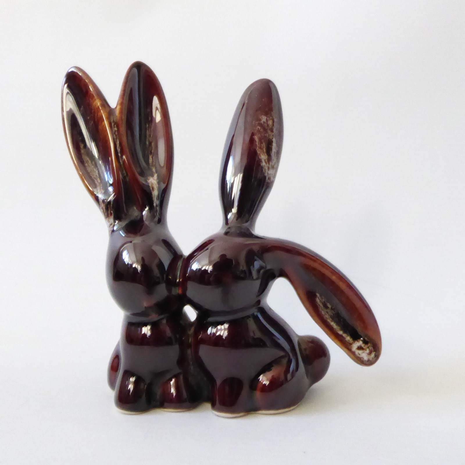 Kernewek Cornwall Kissing Bunnies rabbits figurine, vintage retro brown glaze - Image 3