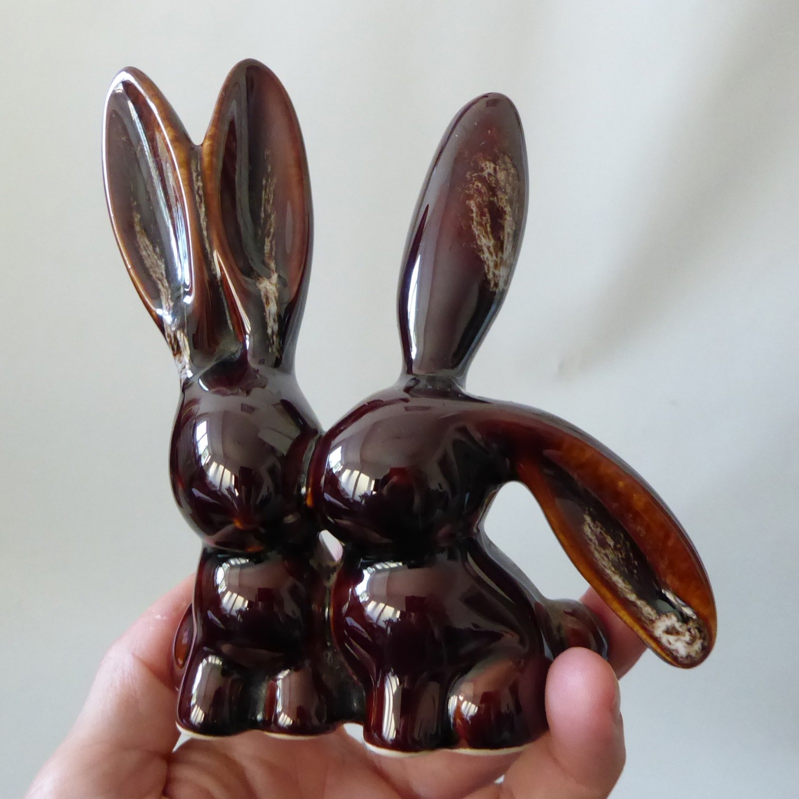 Kernewek Cornwall Kissing Bunnies rabbits figurine, vintage retro brown glaze - Image 4