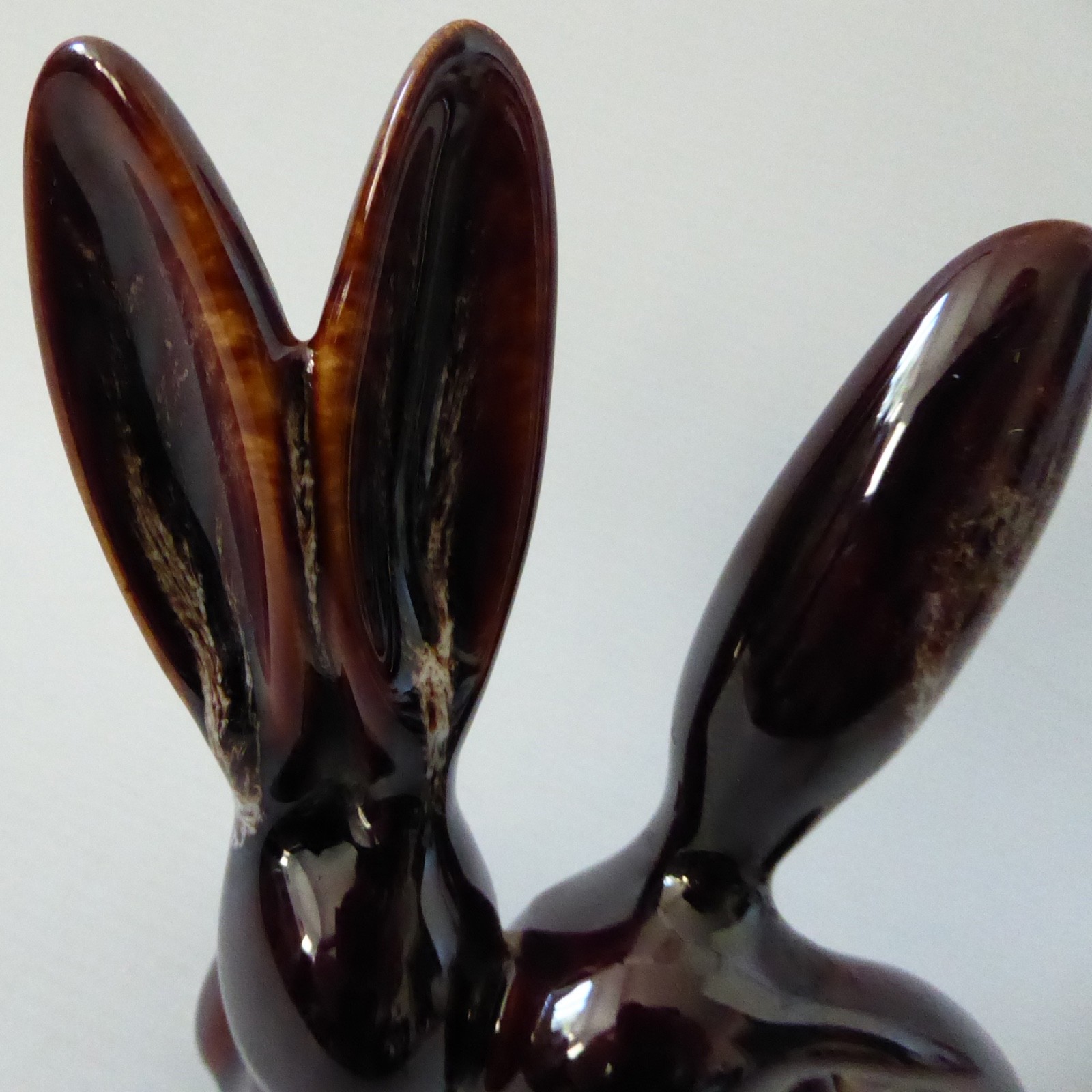 Kernewek Cornwall Kissing Bunnies rabbits figurine, vintage retro brown glaze - Image 5