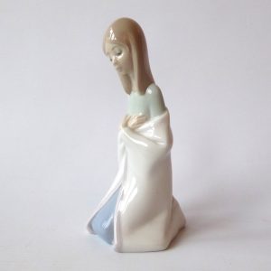 Lladro Spain 4671 Virgin Mary vintage porcelain figurine, statue, bedtime prayer