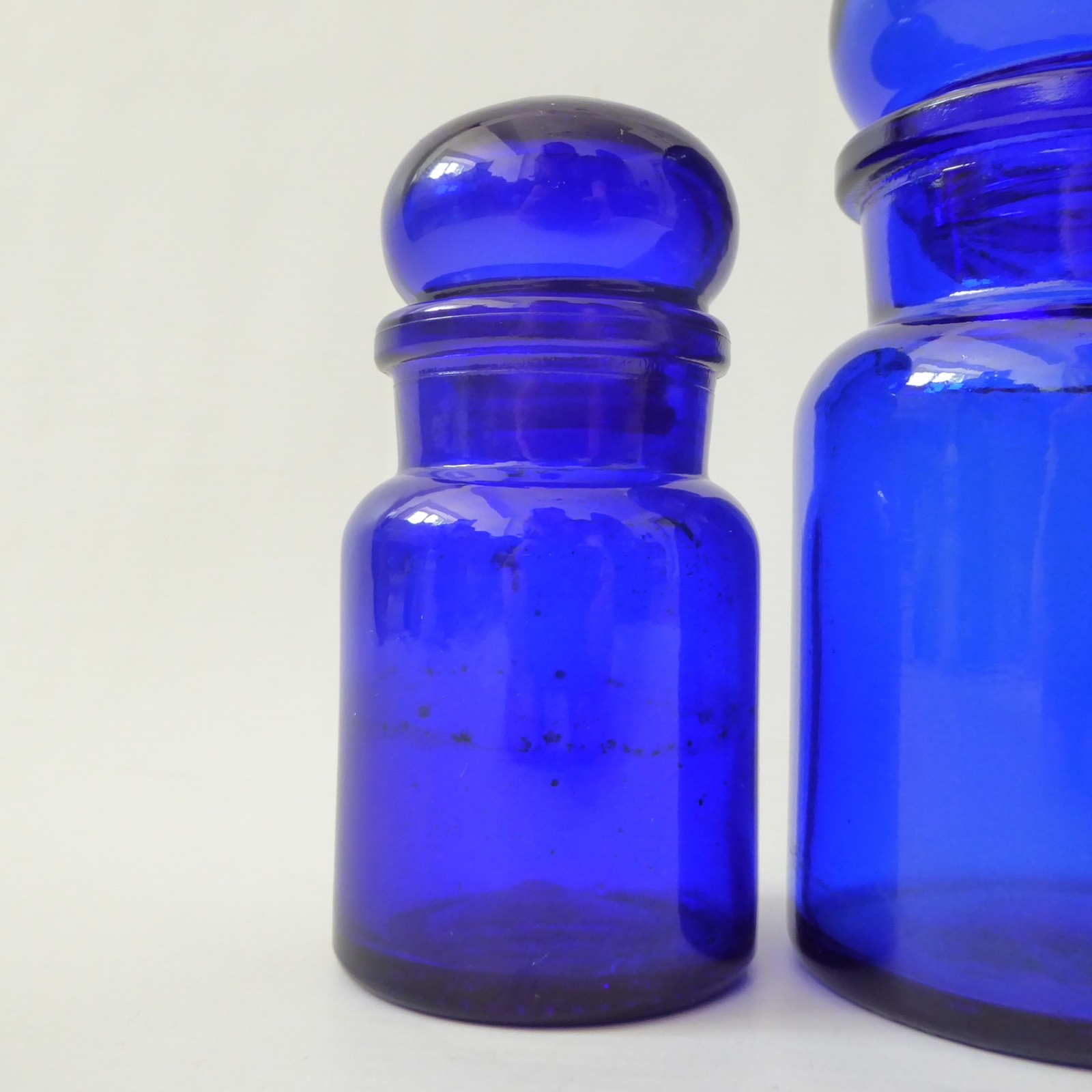 Made in Belgium 4 vintage retro glass apothecary storage jars 1970s, cobalt blue - Image 3