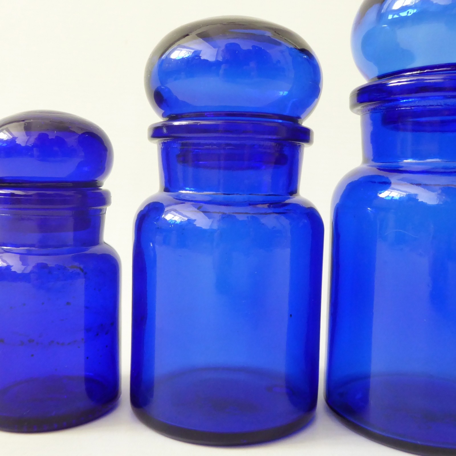 Made in Belgium 4 vintage retro glass apothecary storage jars 1970s, cobalt blue - Image 4