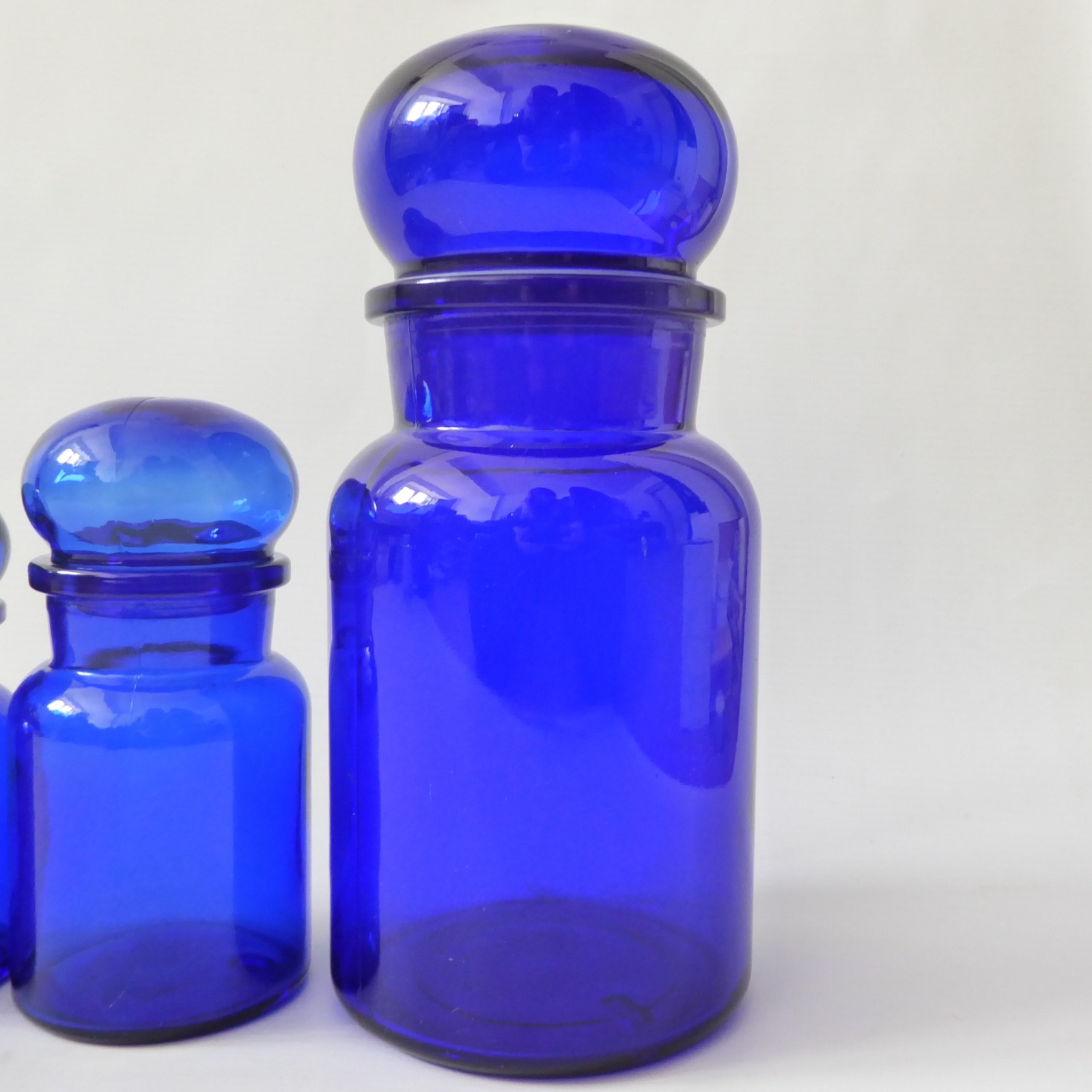 Made in Belgium 4 vintage retro glass apothecary storage jars 1970s, cobalt blue - Image 6