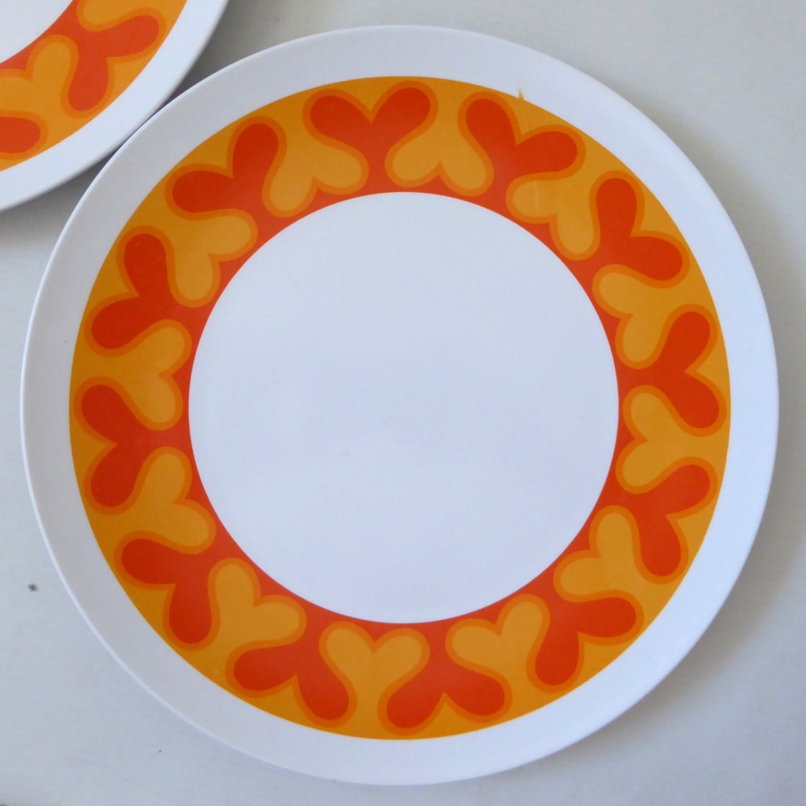 Melaware 2 retro melamine 10" dinner plates, orange psychedelic boho vintage 70s - Image 3
