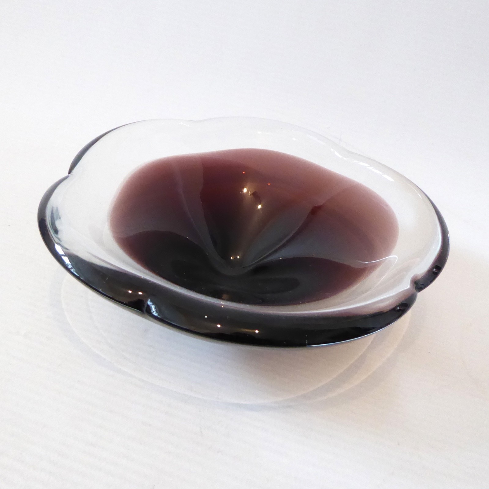 Murano/Scandinavian plum purple art glass scalloped bowl, shallow dish. Retro - Image 3
