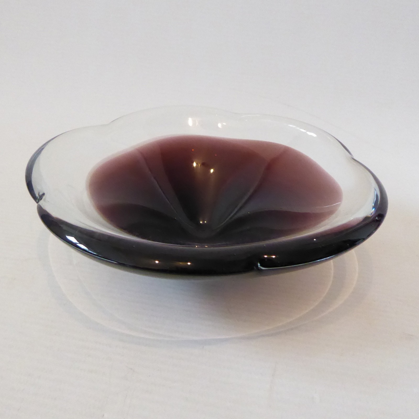 Murano/Scandinavian plum purple art glass scalloped bowl, shallow dish. Retro - Image 4