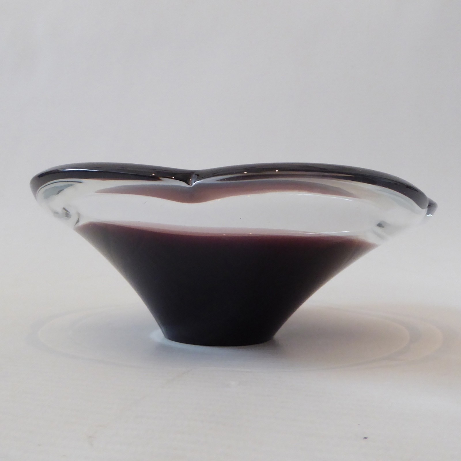 Murano/Scandinavian plum purple art glass scalloped bowl, shallow dish. Retro - Image 6