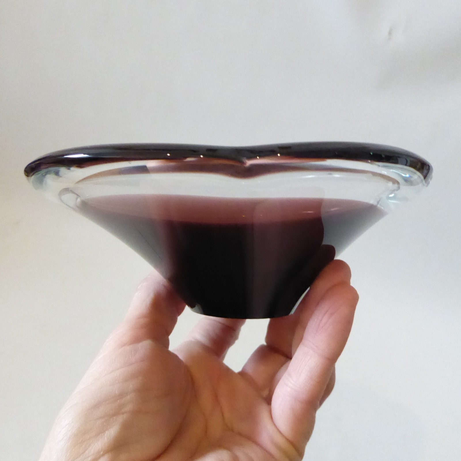 Murano/Scandinavian plum purple art glass scalloped bowl, shallow dish. Retro - Image 7