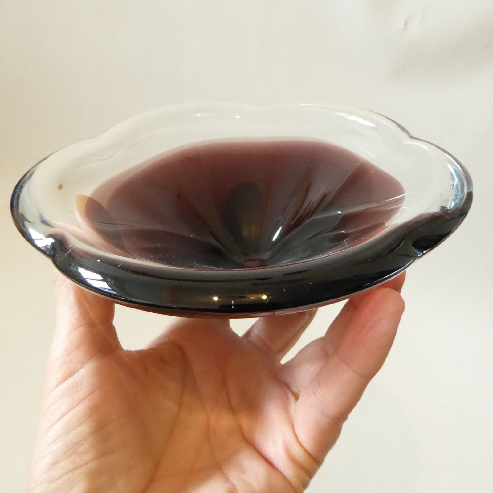 Murano/Scandinavian plum purple art glass scalloped bowl, shallow dish. Retro - Image 8