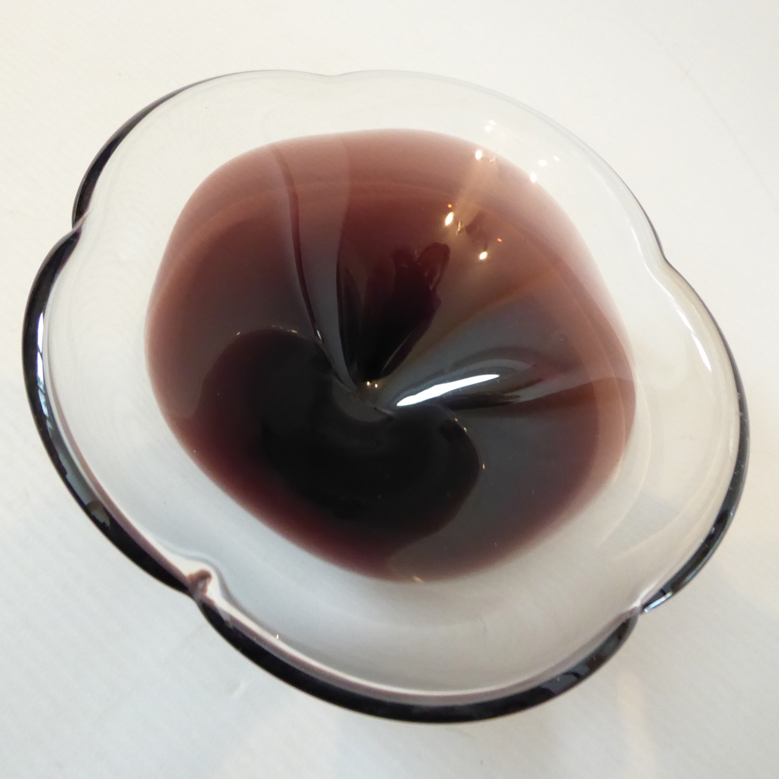 Murano/Scandinavian plum purple art glass scalloped bowl, shallow dish. Retro - Image 9