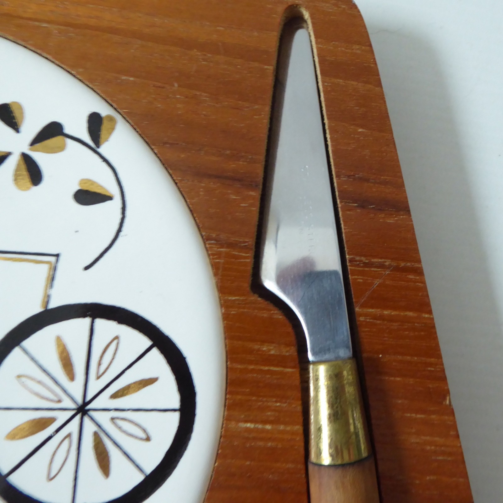 Retro 1970s Fred Roberts Japan round tile cheese board, lemon cutting bar +knife - Image 4