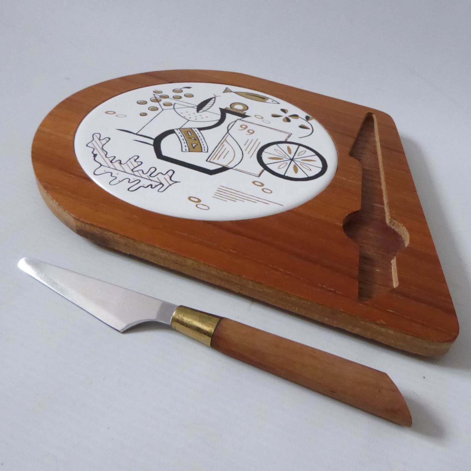 Retro 1970s Fred Roberts Japan round tile cheese board, lemon cutting bar +knife - Image 5