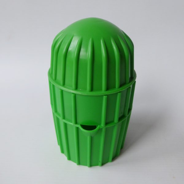 Retro 1970s Per Alimenti Italy plastic lemon orange citrus juice squeezer, green - Image 3