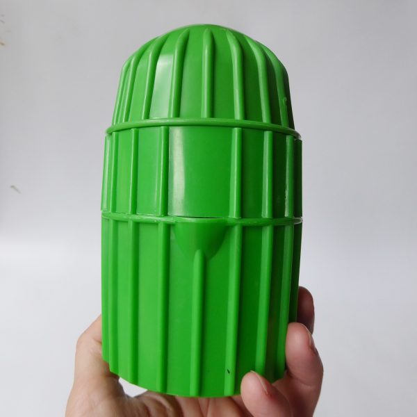 Retro 1970s Per Alimenti Italy plastic lemon orange citrus juice squeezer, green - Image 8
