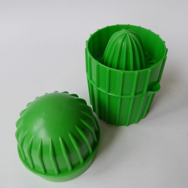 Retro 1970s Per Alimenti Italy plastic lemon orange citrus juice squeezer, green - Image 9