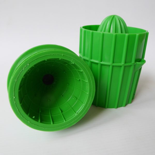 Retro 1970s Per Alimenti Italy plastic lemon orange citrus juice squeezer, green - Image 10