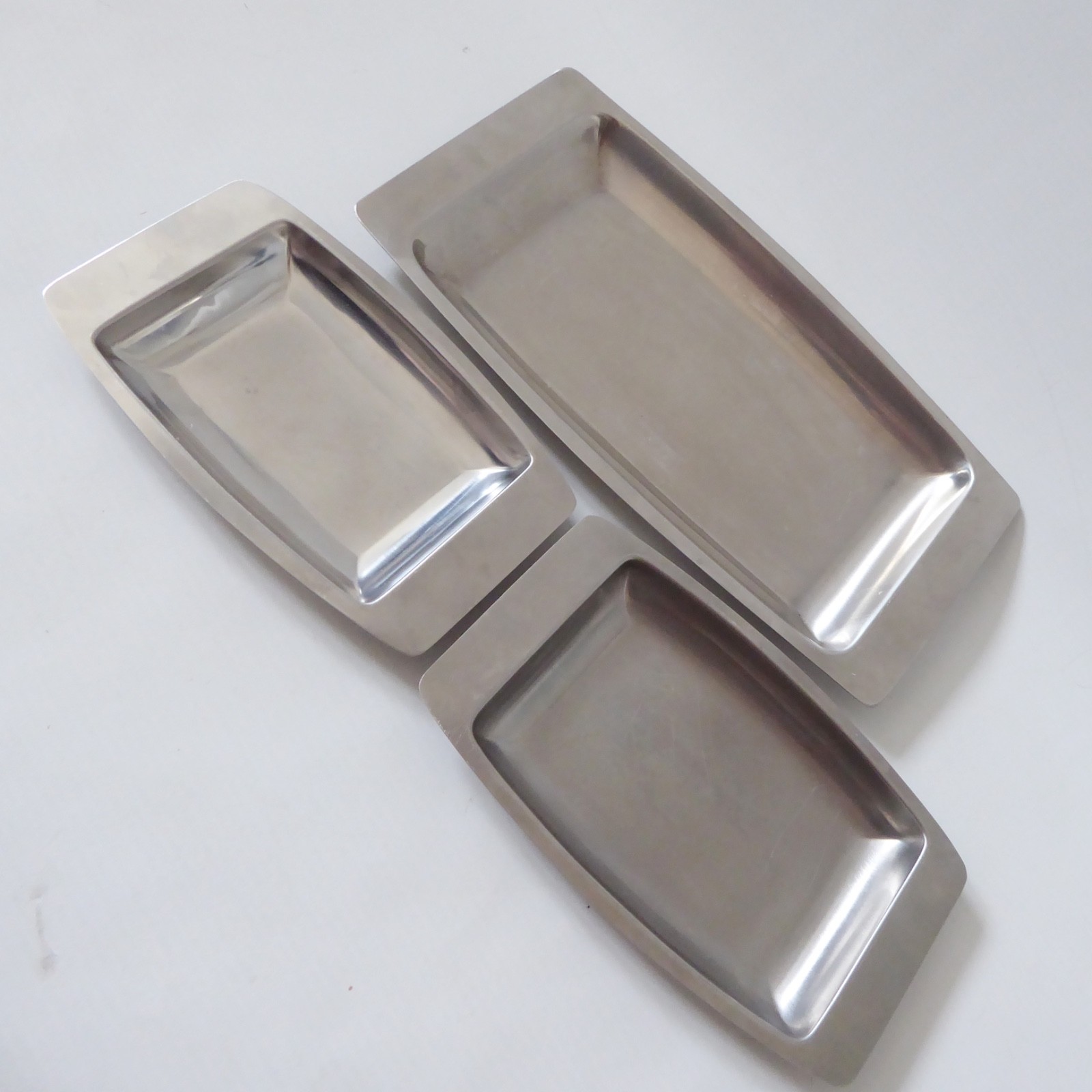 Set 3 nesting stacking vintage stainless steel serving dishes trays. Danish & HK - Image 3