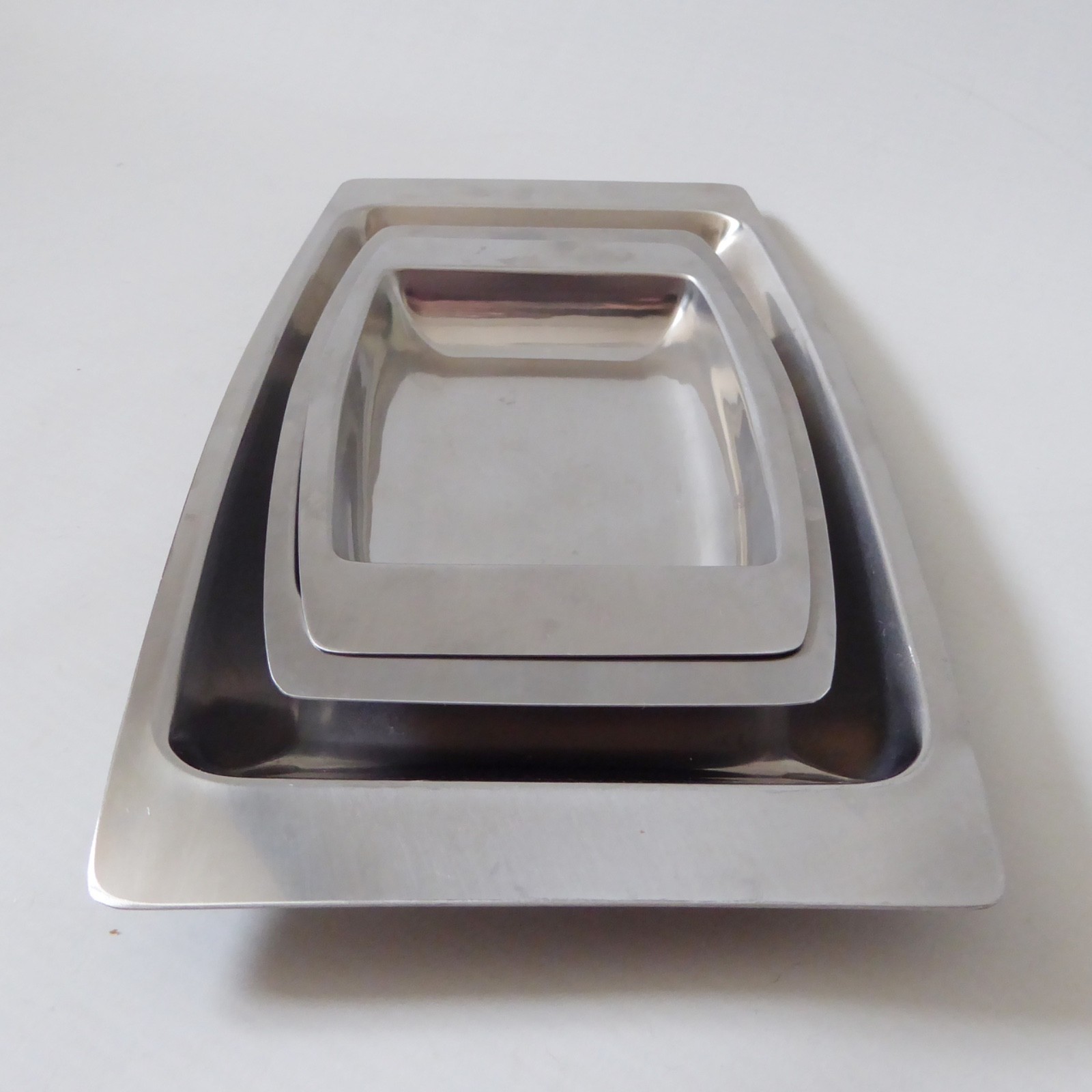 Set 3 nesting stacking vintage stainless steel serving dishes trays. Danish & HK - Image 5