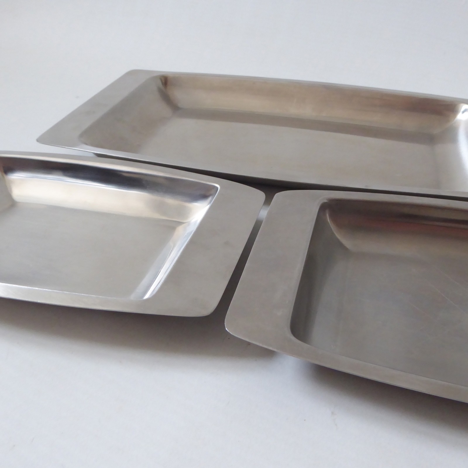Set 3 nesting stacking vintage stainless steel serving dishes trays. Danish & HK - Image 9