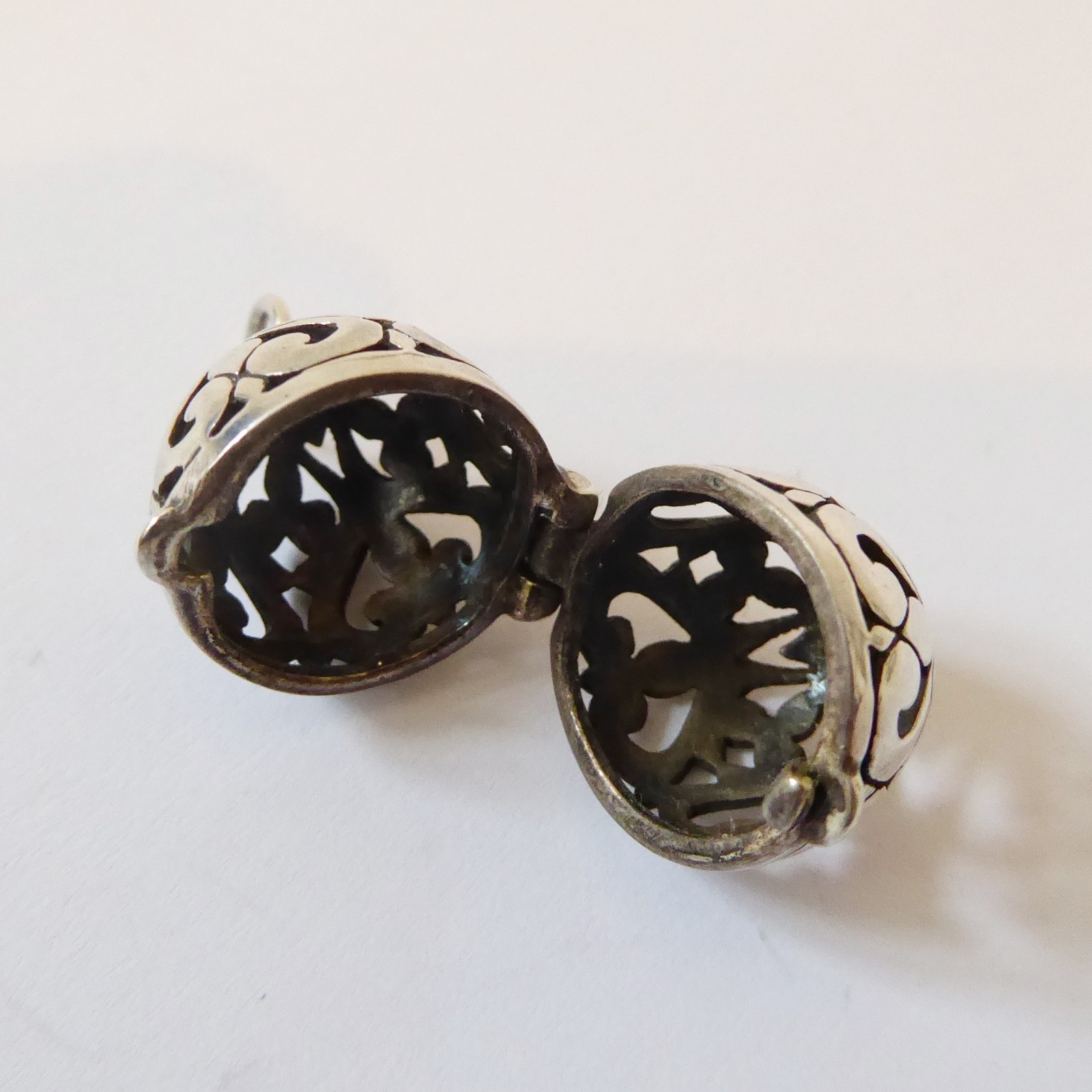 Sterling silver 925 egg shaped oval locket pendant vintage. Openwork ornate ball - Image 11