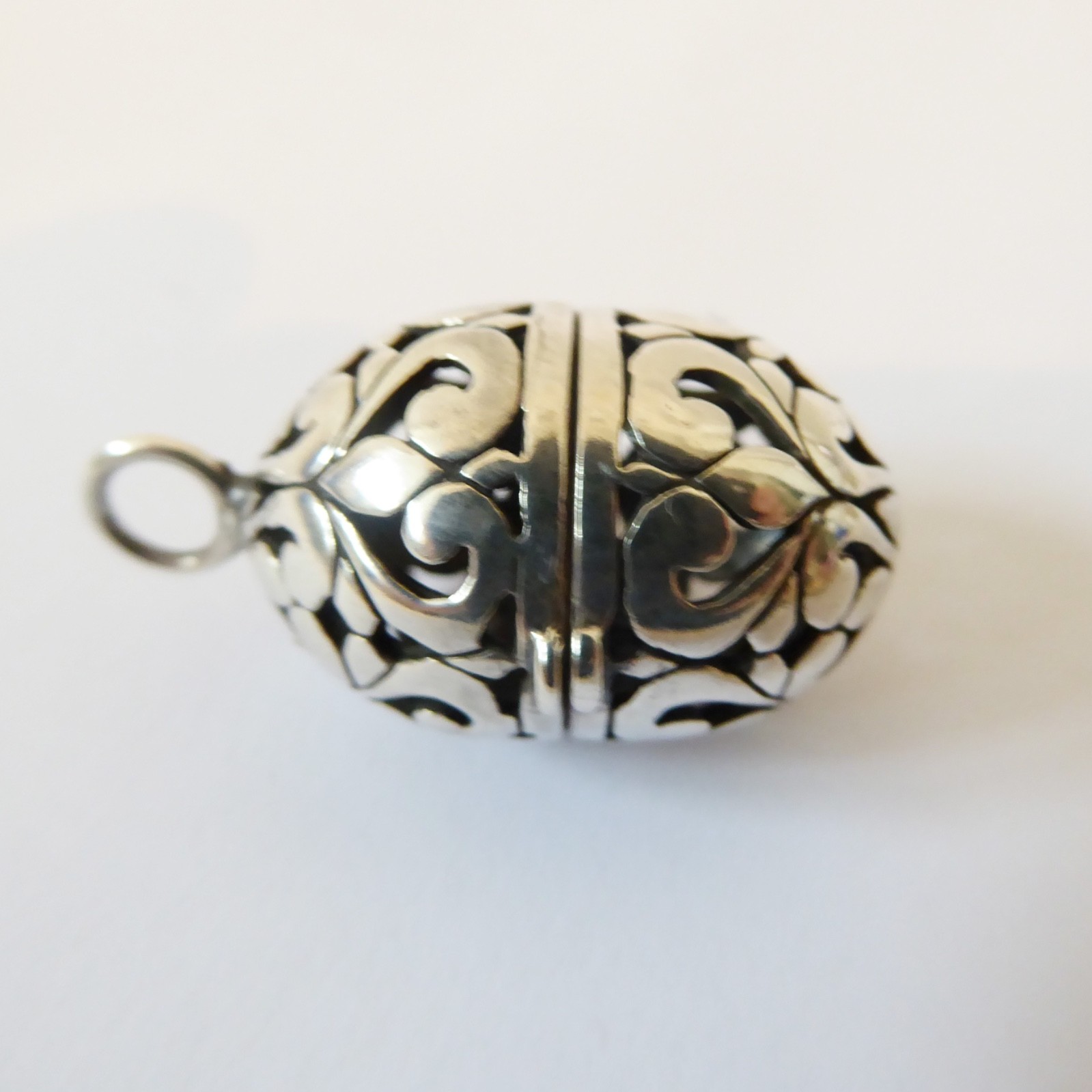Sterling silver 925 egg shaped oval locket pendant vintage. Openwork ornate ball - Image 3