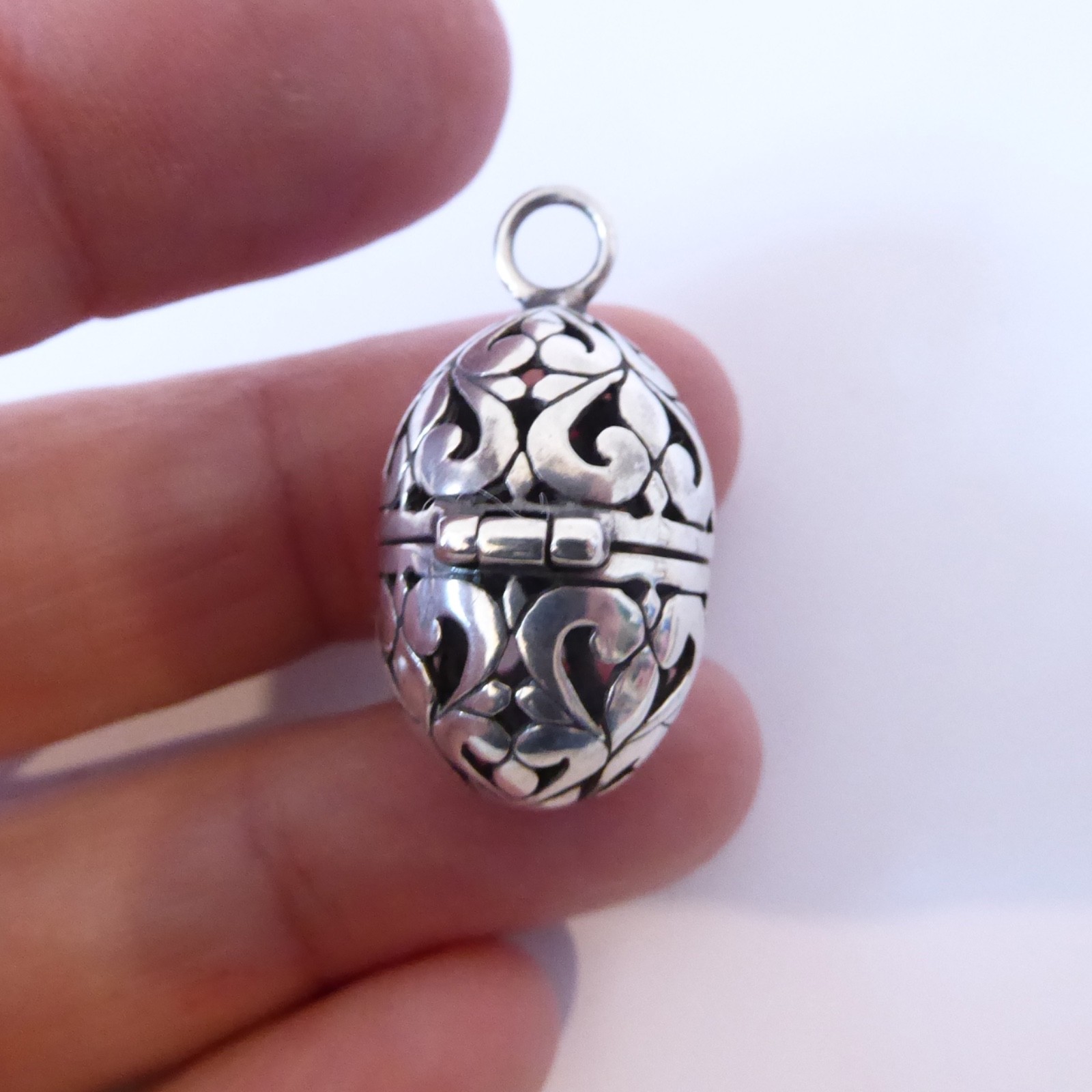 Sterling silver 925 egg shaped oval locket pendant vintage. Openwork ornate ball - Image 4