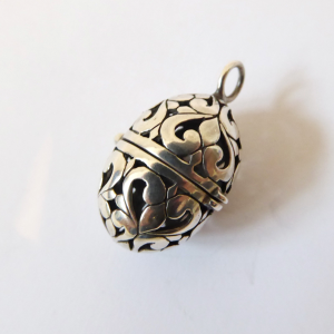 Sterling silver 925 egg shaped oval locket pendant vintage. Openwork ornate ball