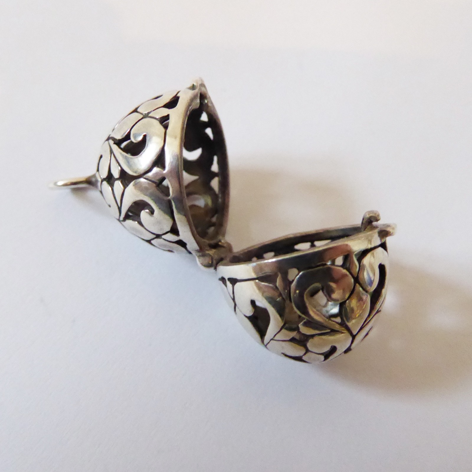 Sterling silver 925 egg shaped oval locket pendant vintage. Openwork ornate ball - Image 9