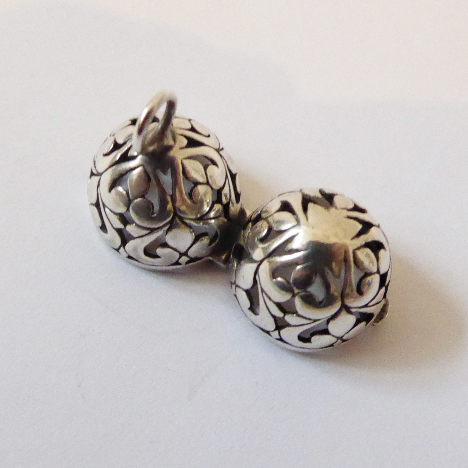 Sterling silver 925 egg shaped oval locket pendant vintage. Openwork ornate ball - Image 10