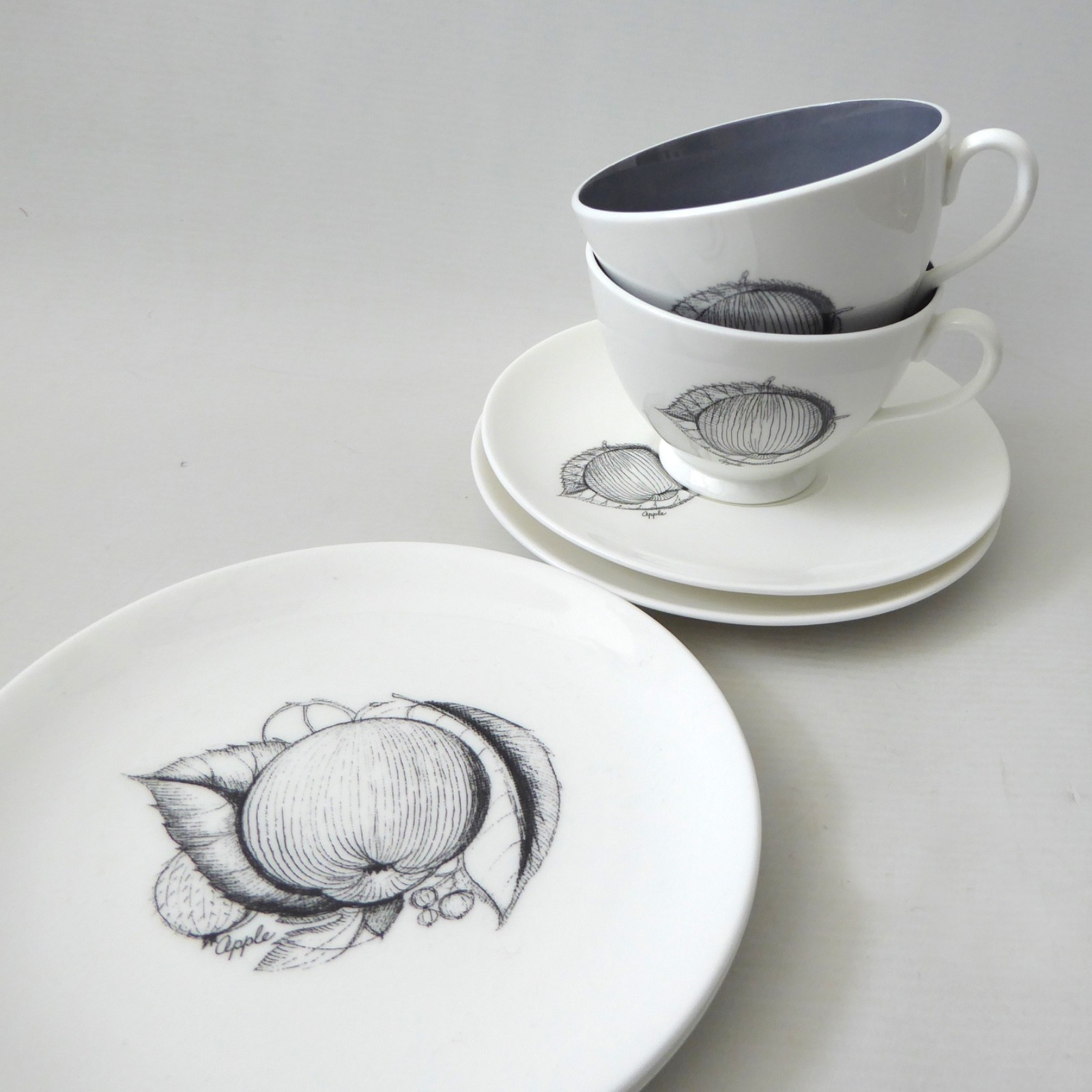 Susie Cooper Wedgwood Black Fruit Apple tea coffee cup & saucer & side plate set - Image 2